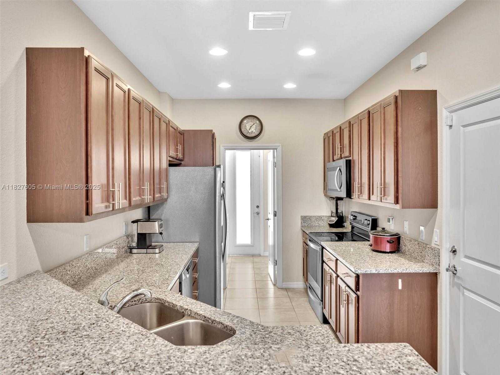 Small Image of 3976 POINCIANA LN, Hollywood Number 5