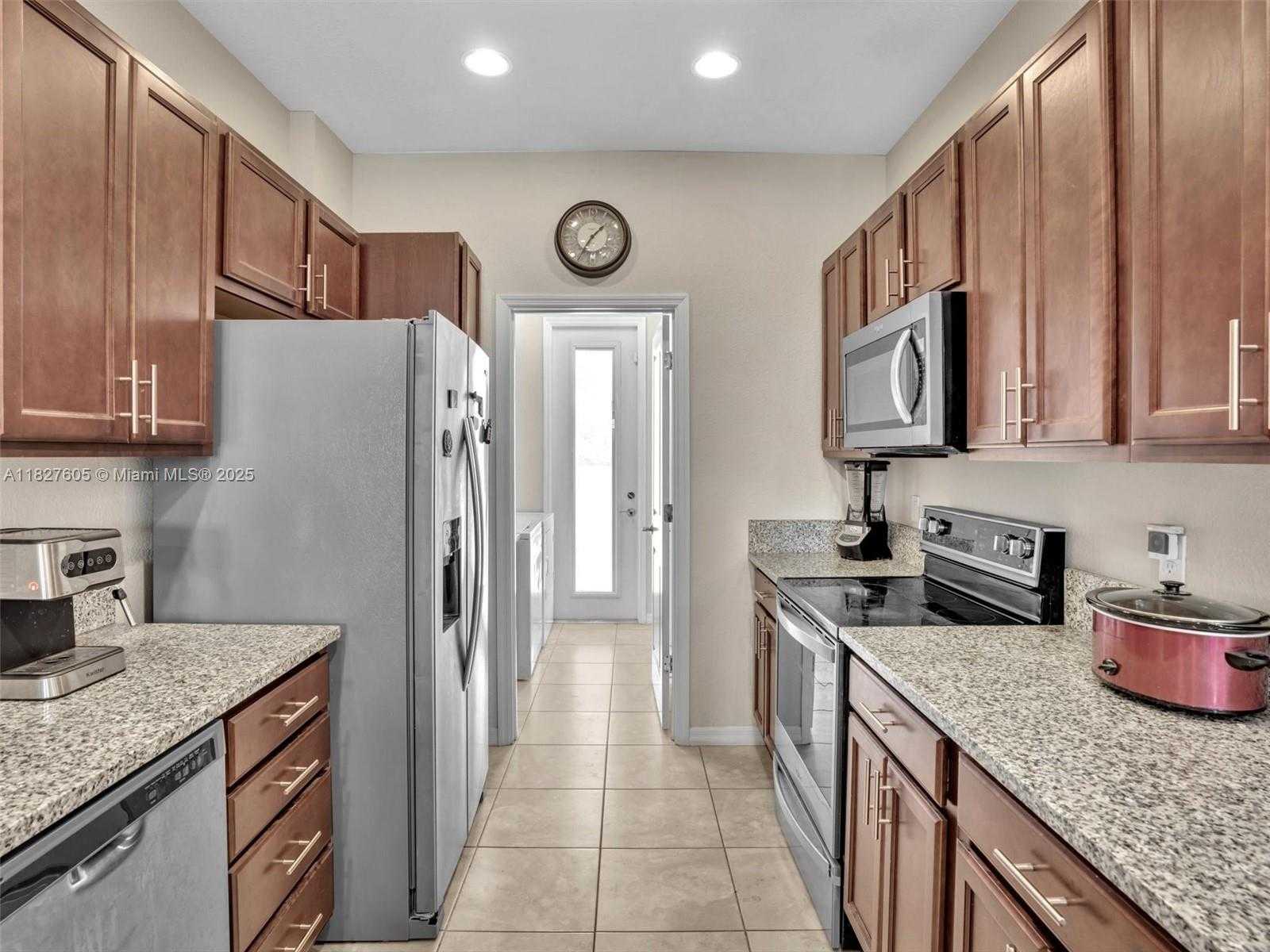 Small Image of 3976 POINCIANA LN, Hollywood Number 6
