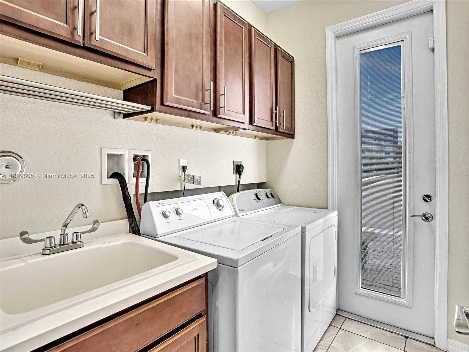 Small Image of 3976 POINCIANA LN, Hollywood Number 7