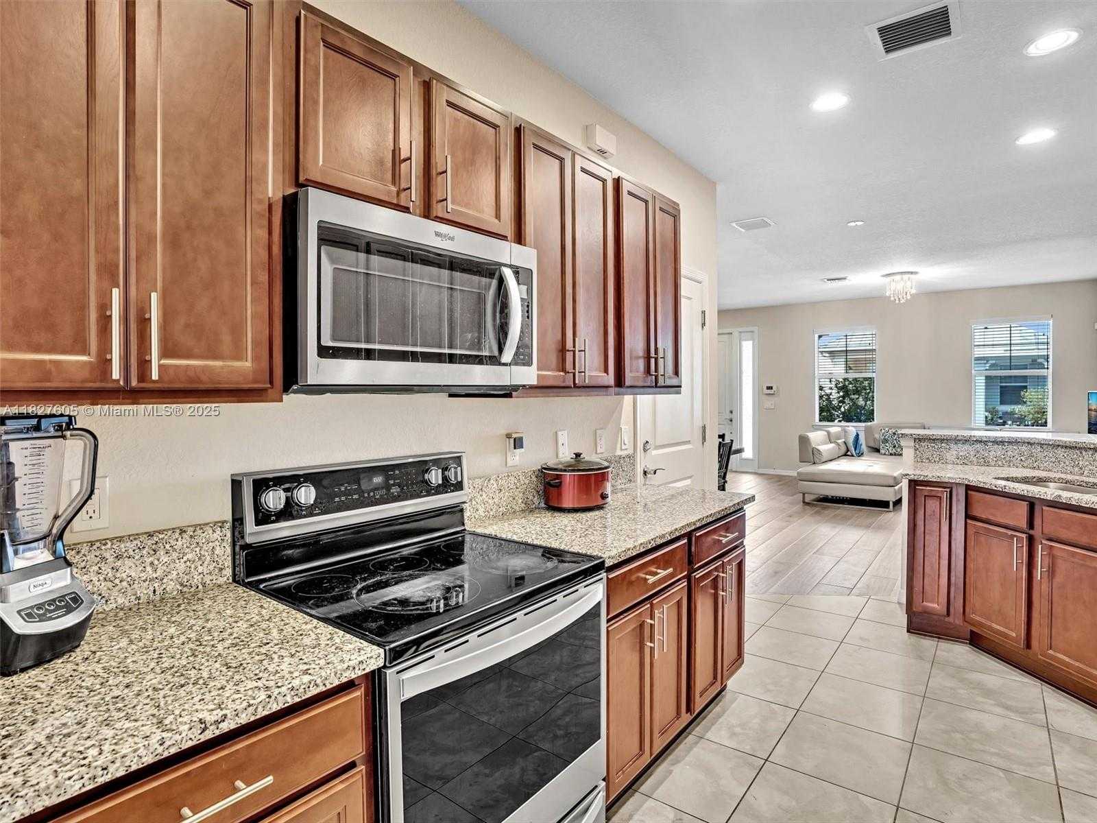 Small Image of 3976 POINCIANA LN, Hollywood Number 8
