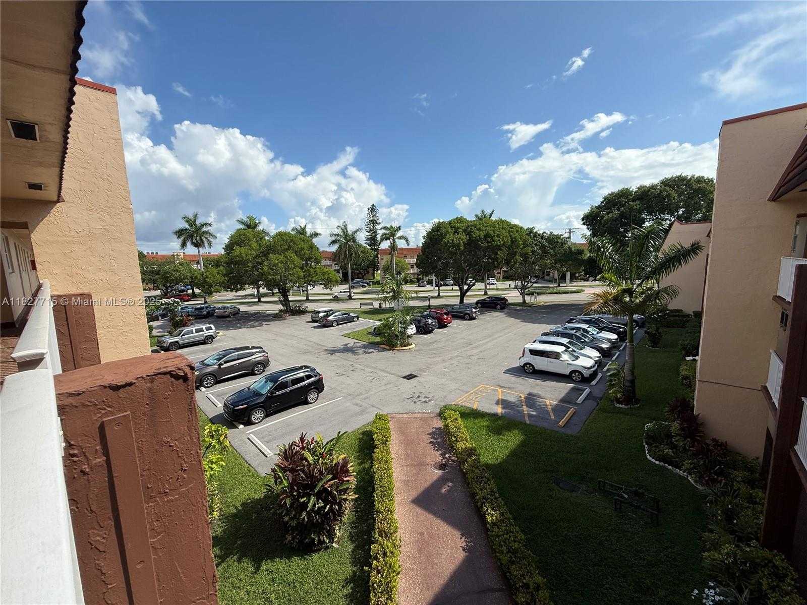 Small Image of 8880 SUNRISE LAKES BLVD #307, Sunrise Number 31