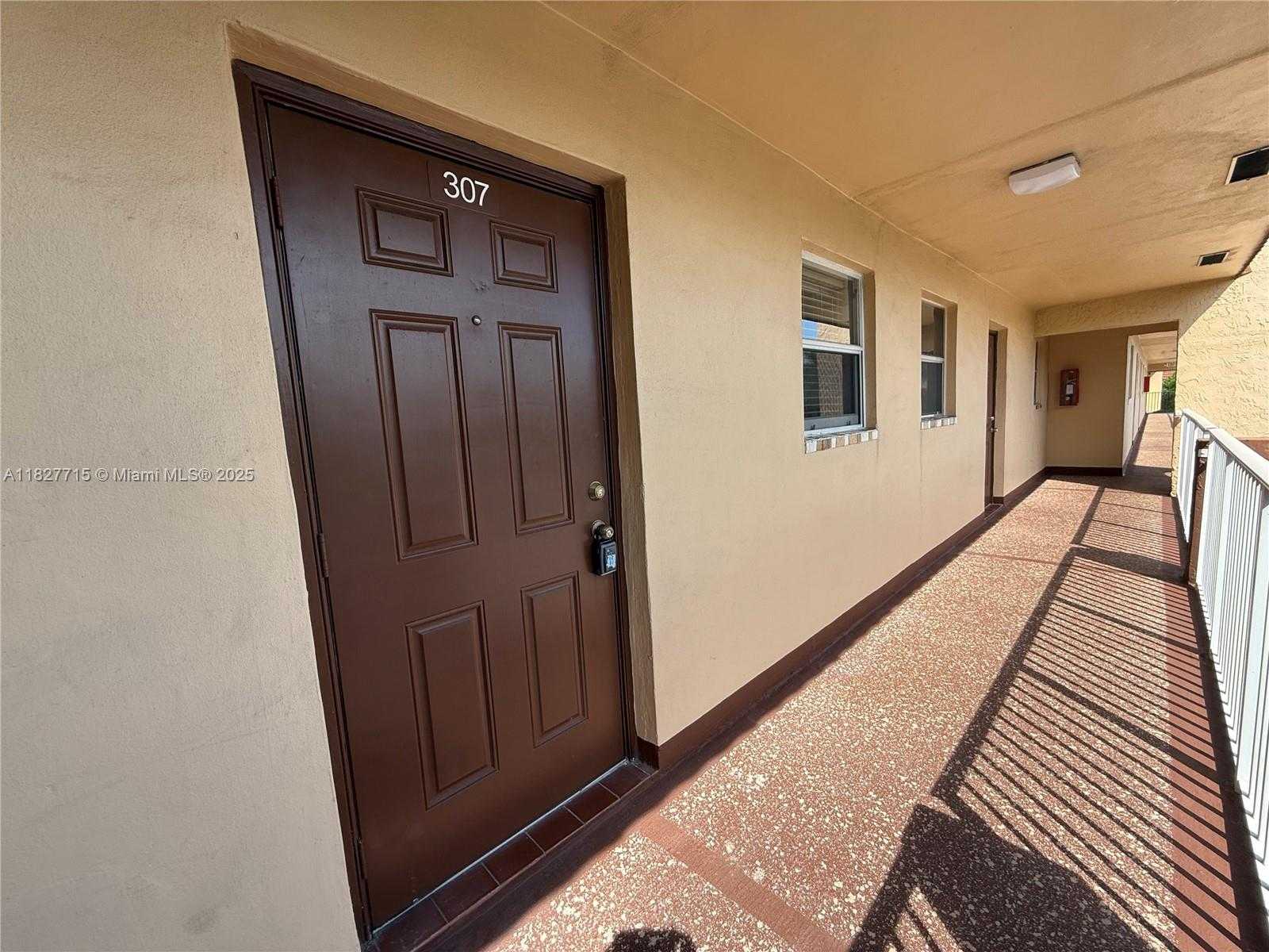 Small Image of 8880 SUNRISE LAKES BLVD #307, Sunrise Number 32