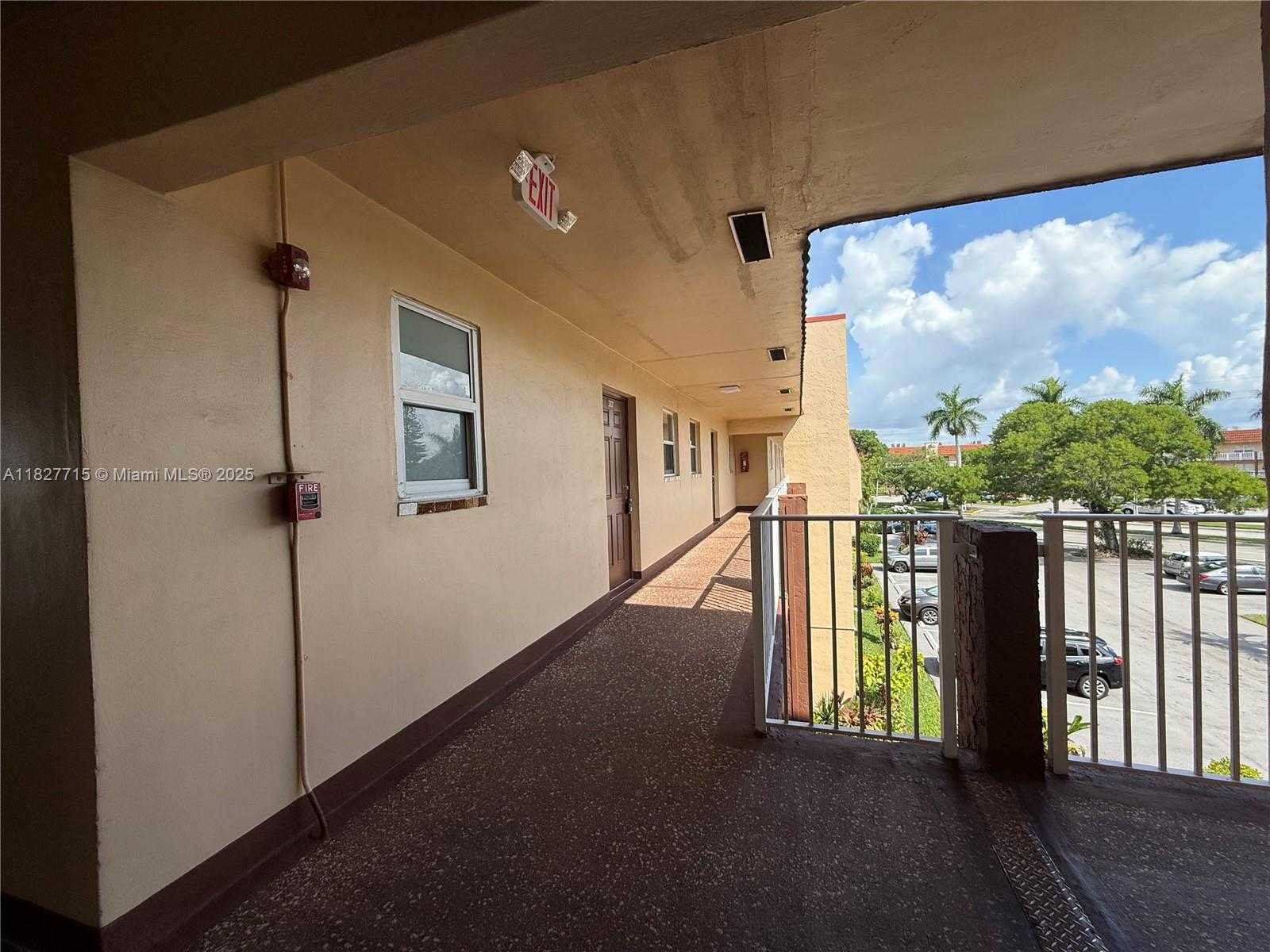 Small Image of 8880 SUNRISE LAKES BLVD #307, Sunrise Number 33