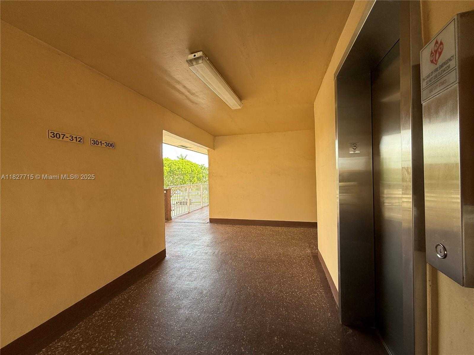 Small Image of 8880 SUNRISE LAKES BLVD #307, Sunrise Number 34
