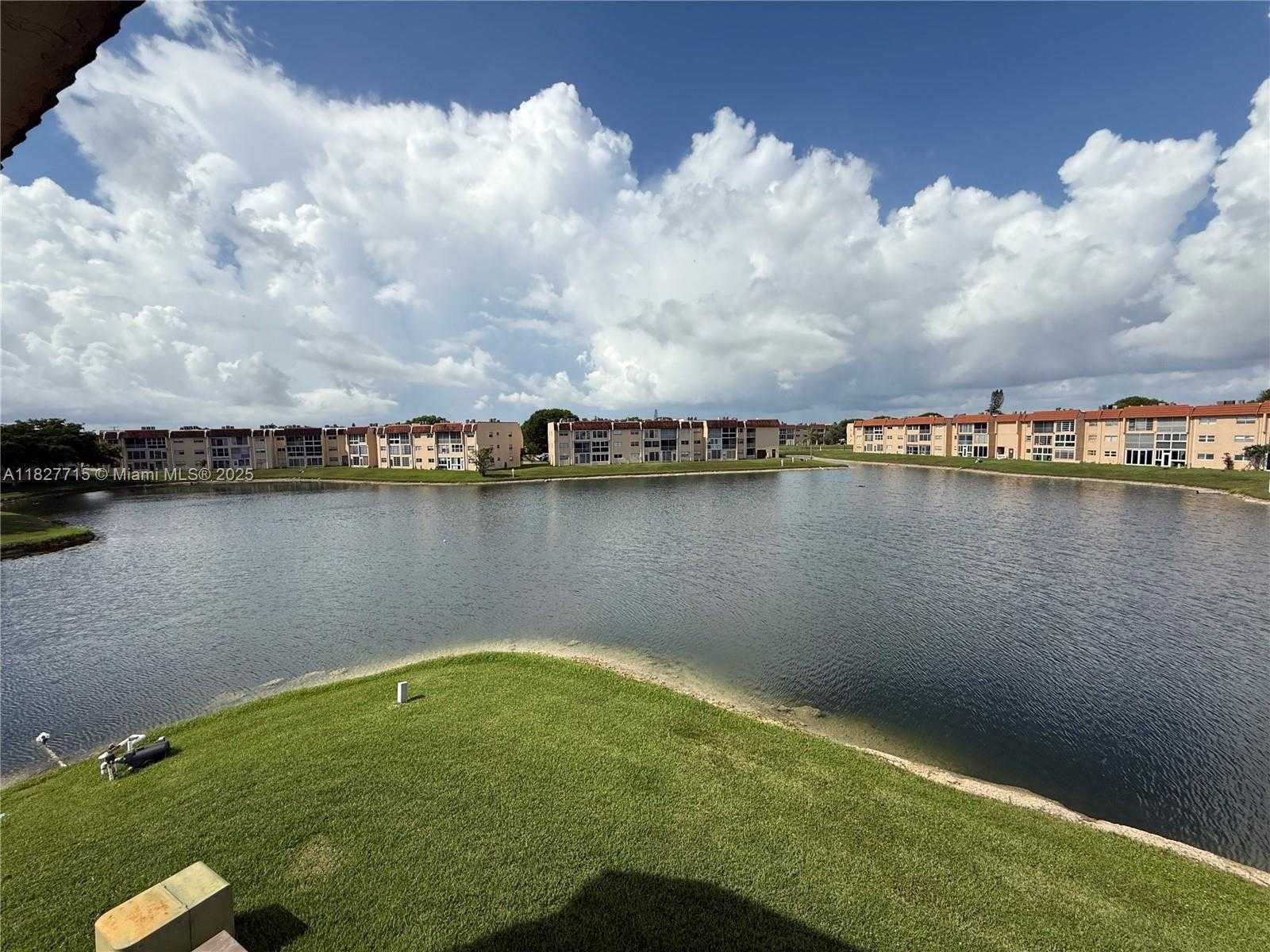 Small Image of 8880 SUNRISE LAKES BLVD #307, Sunrise Number 35