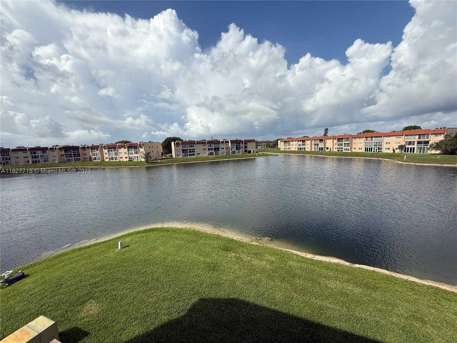 Small Image of 8880 SUNRISE LAKES BLVD #307, Sunrise Number 36