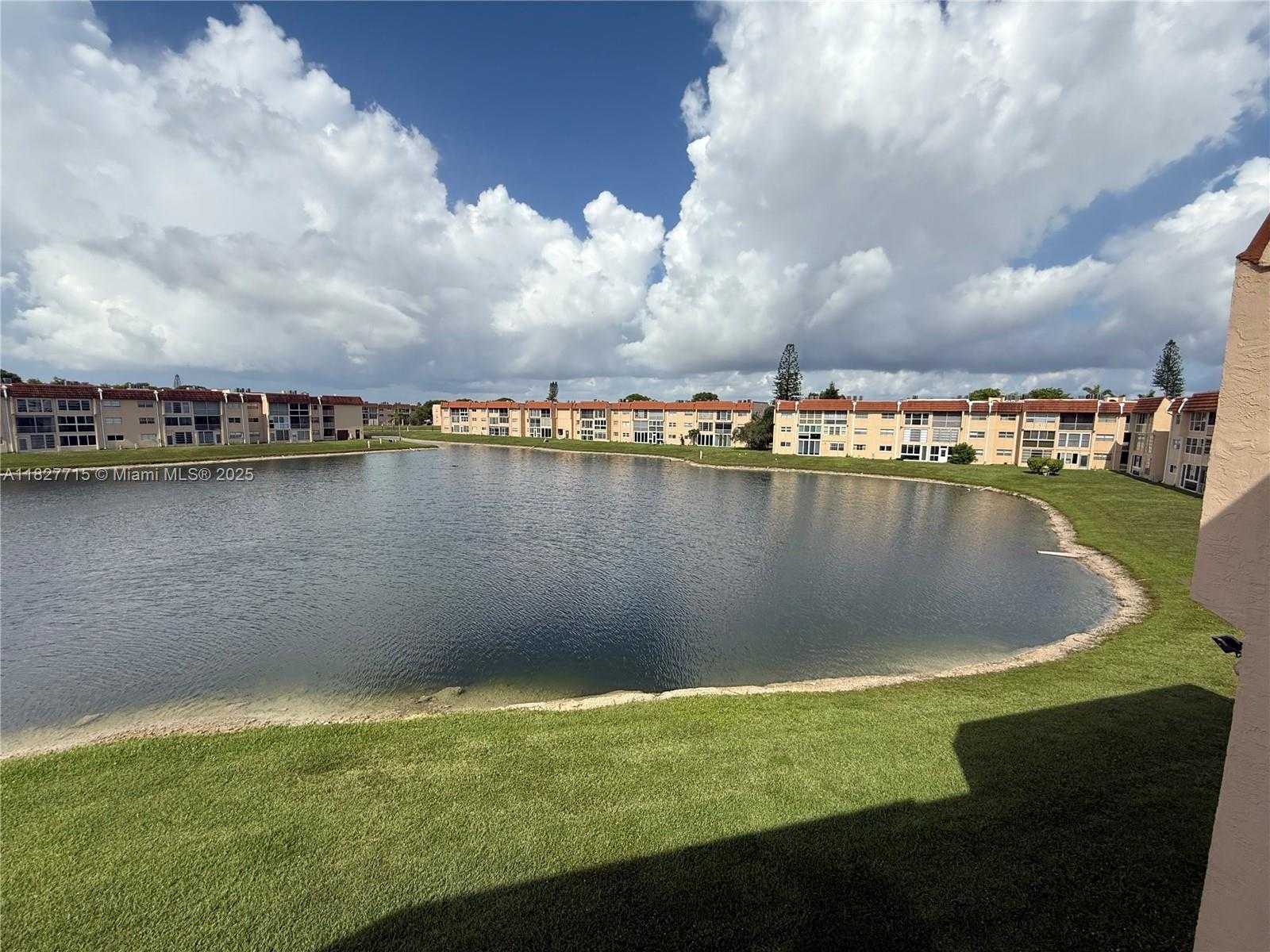Small Image of 8880 SUNRISE LAKES BLVD #307, Sunrise Number 37