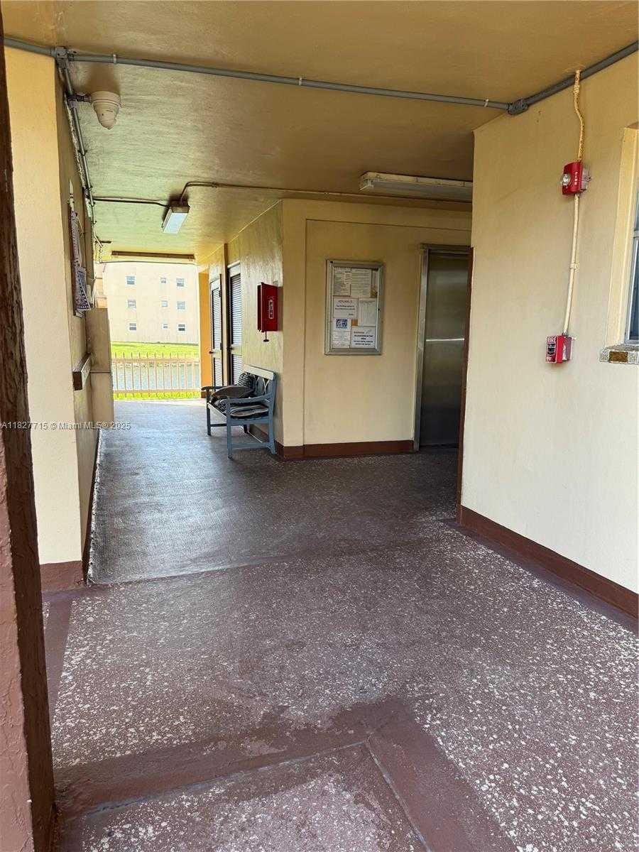 Small Image of 8880 SUNRISE LAKES BLVD #307, Sunrise Number 39