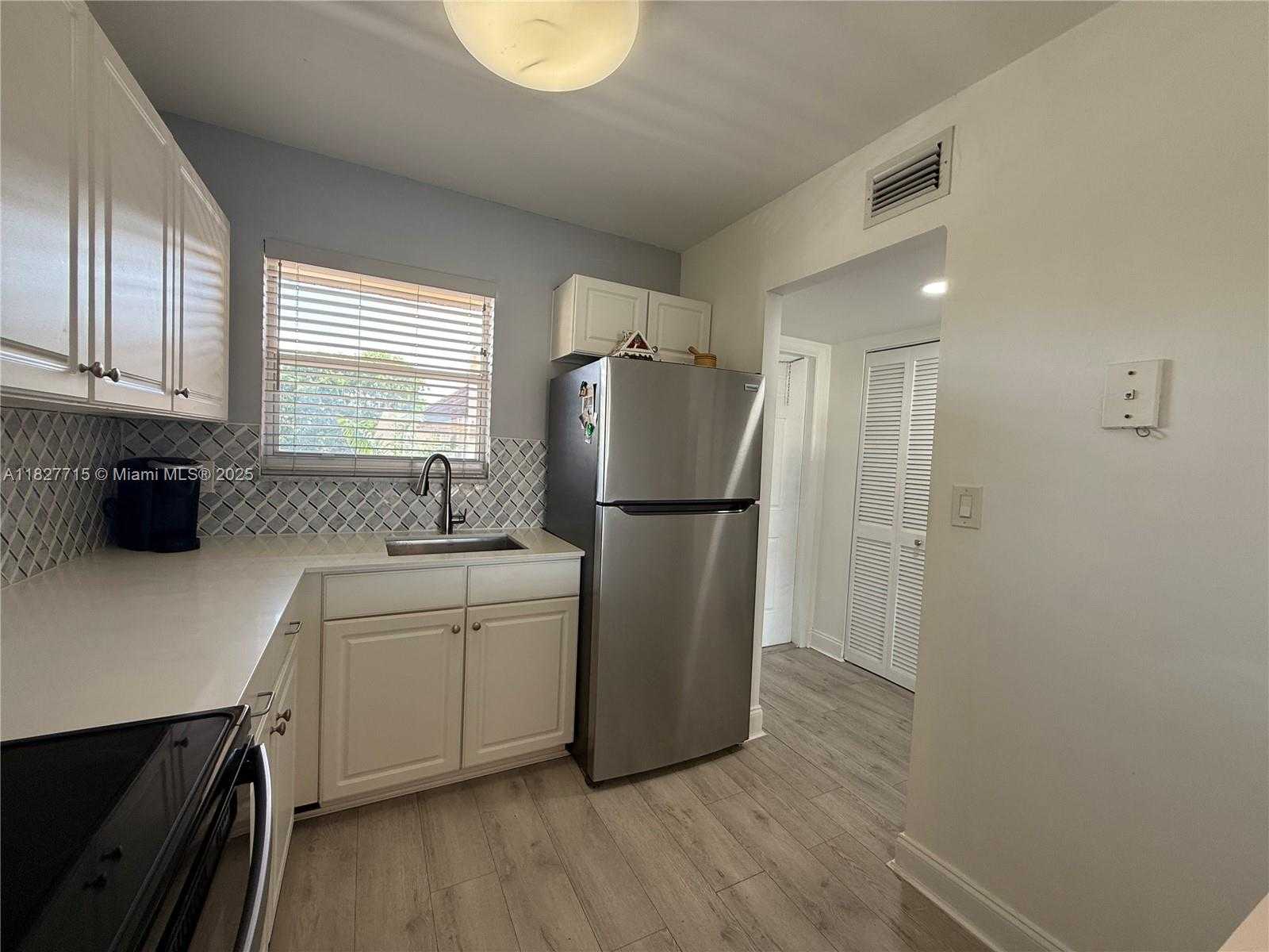 Small Image of 8880 SUNRISE LAKES BLVD #307, Sunrise Number 4