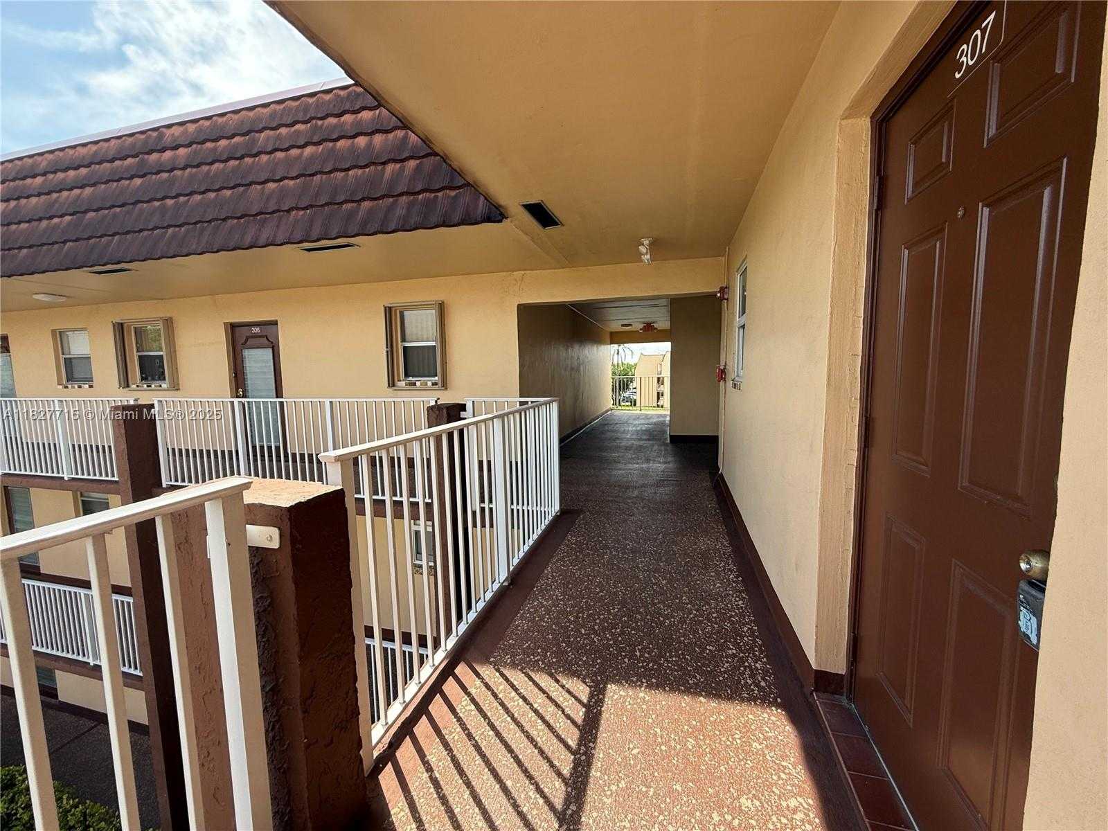 Small Image of 8880 SUNRISE LAKES BLVD #307, Sunrise Number 40