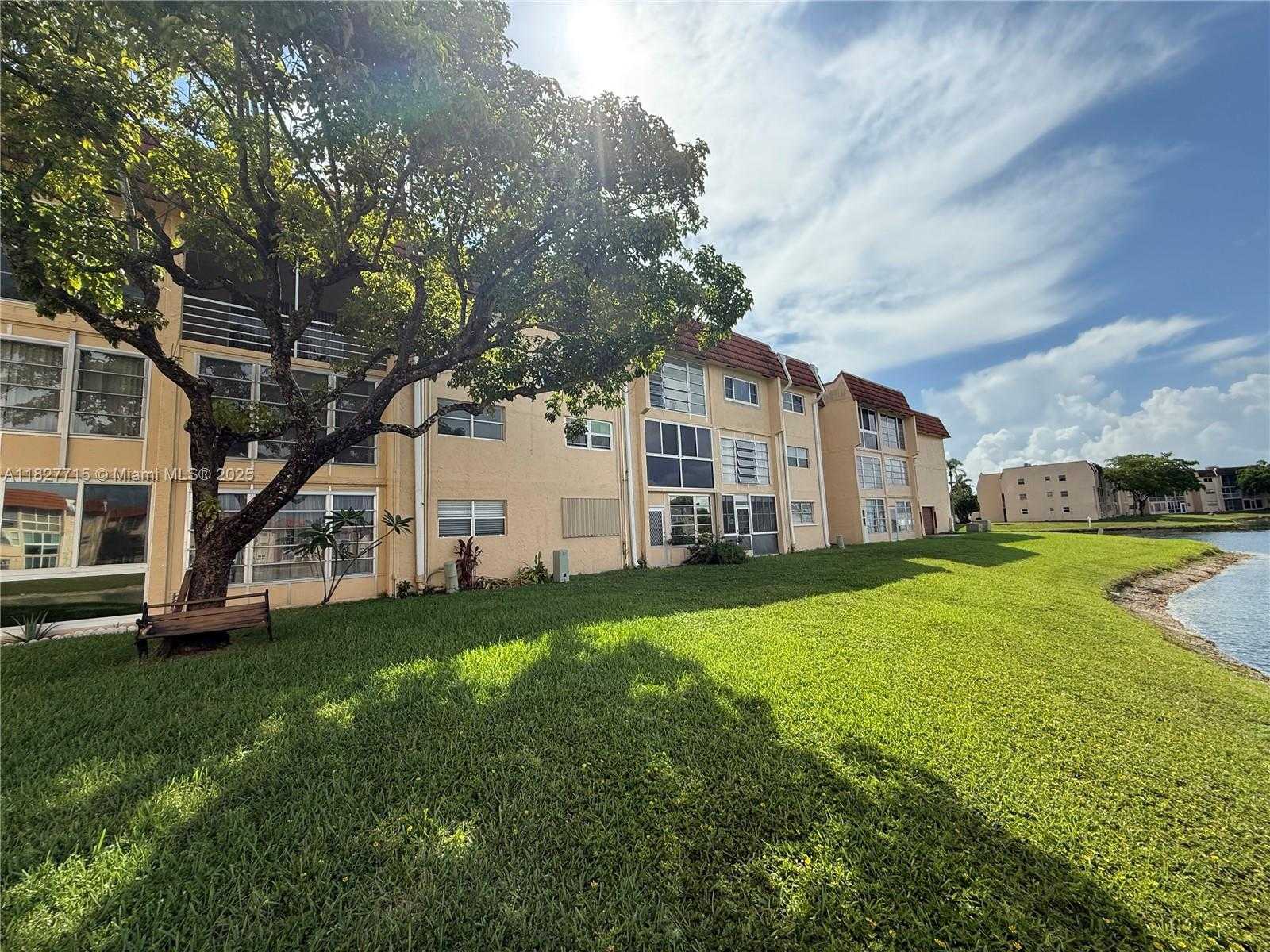 Small Image of 8880 SUNRISE LAKES BLVD #307, Sunrise Number 44