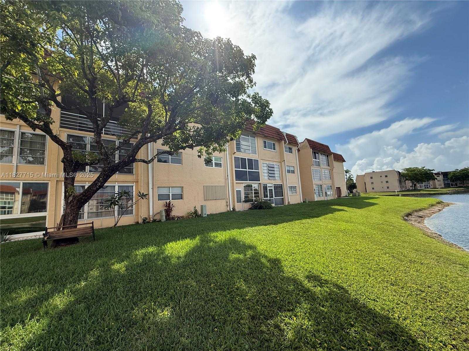 Small Image of 8880 SUNRISE LAKES BLVD #307, Sunrise Number 45