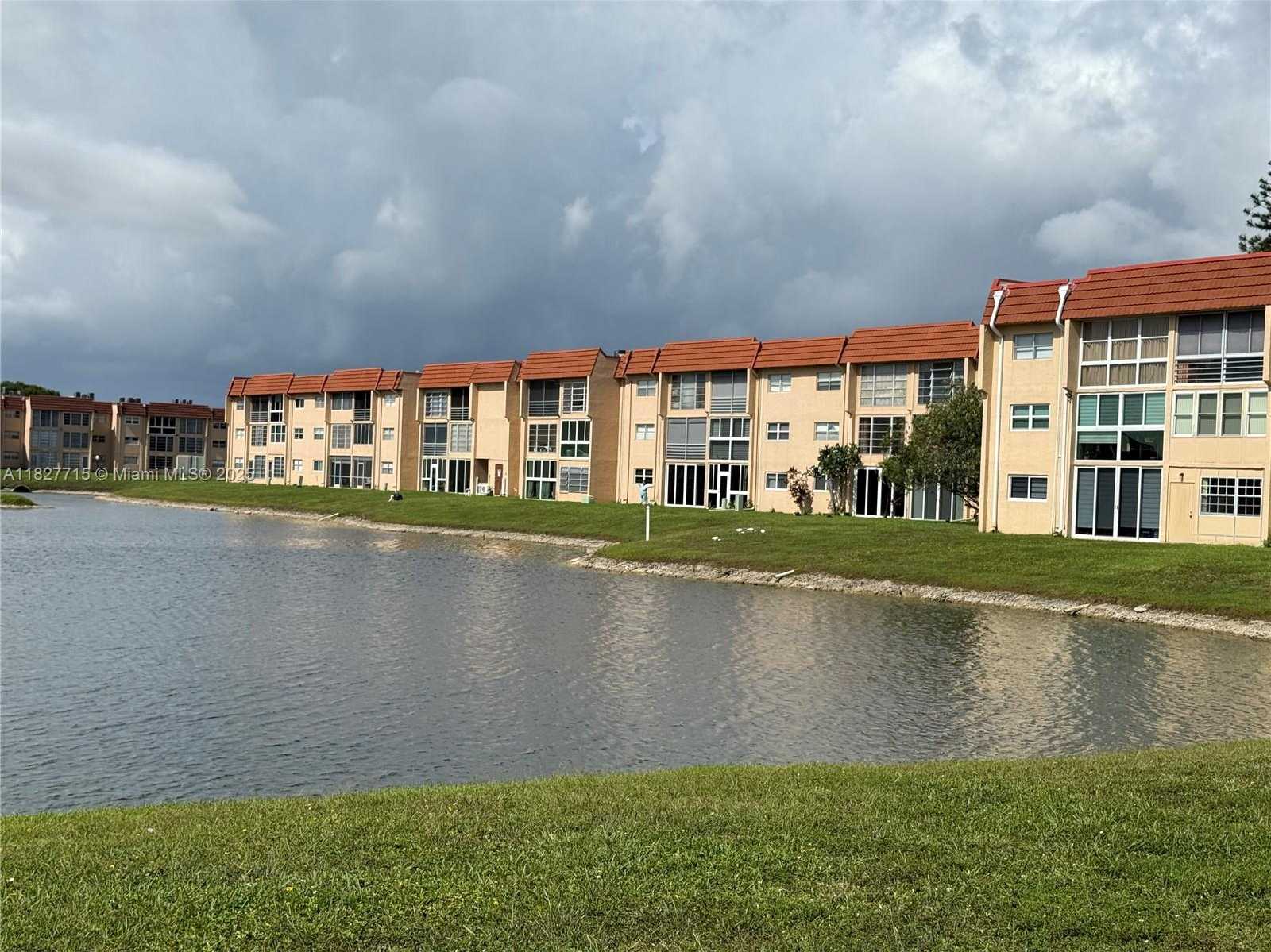 Small Image of 8880 SUNRISE LAKES BLVD #307, Sunrise Number 47