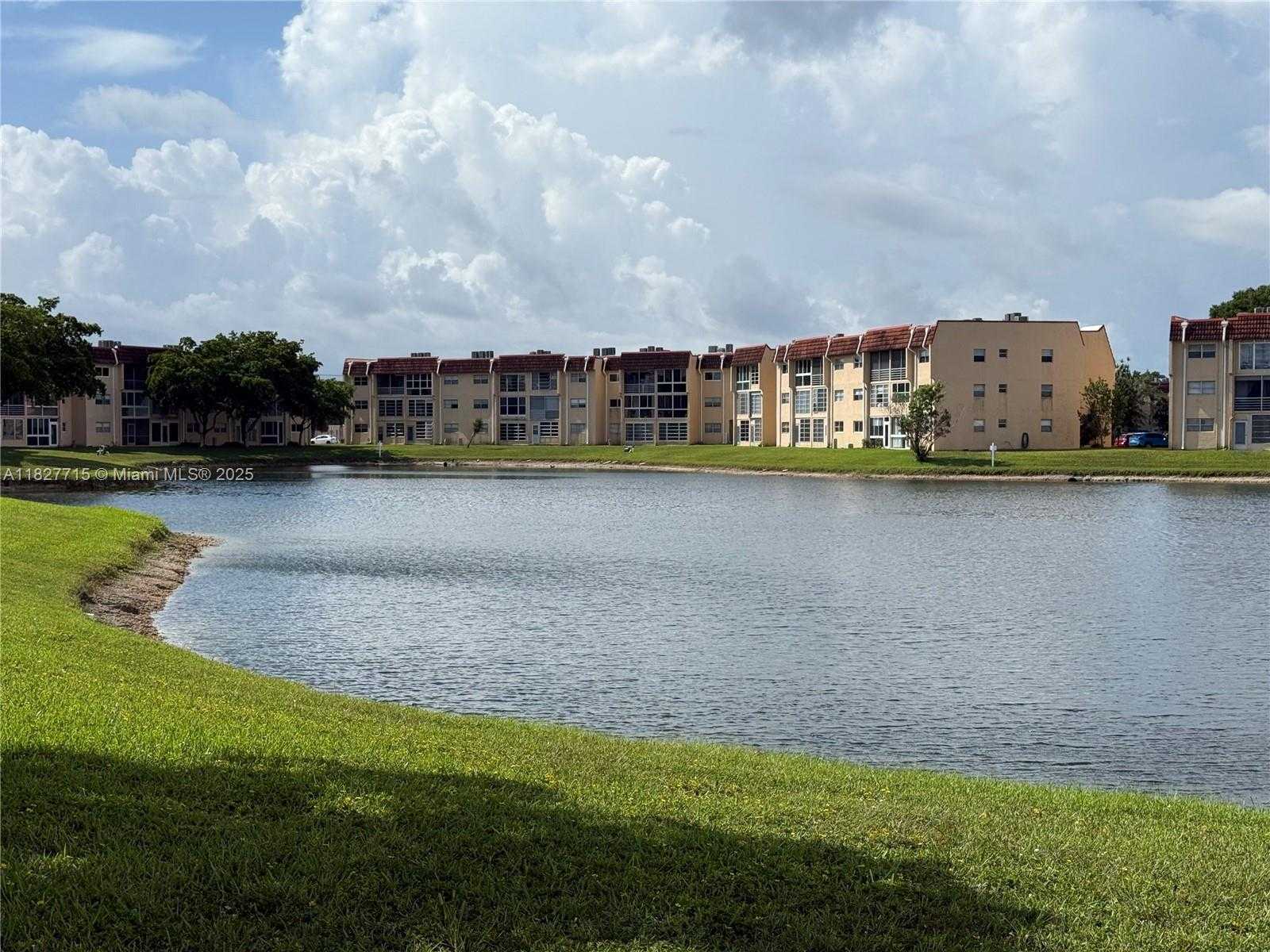 Small Image of 8880 SUNRISE LAKES BLVD #307, Sunrise Number 48
