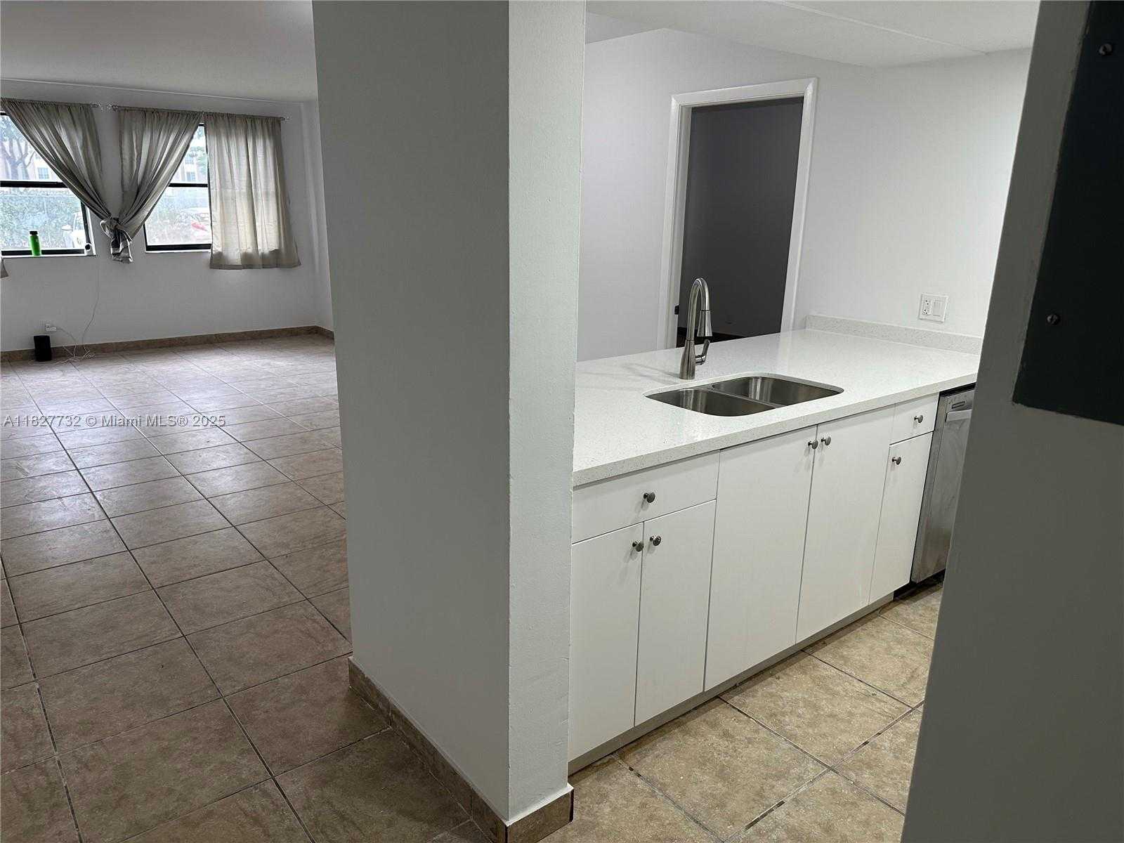 Small Image of 8100 GENEVA CT #142, Doral Number 11