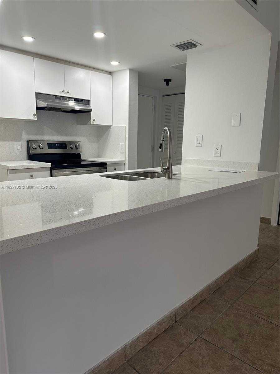 Small Image of 8100 GENEVA CT #142, Doral Number 2
