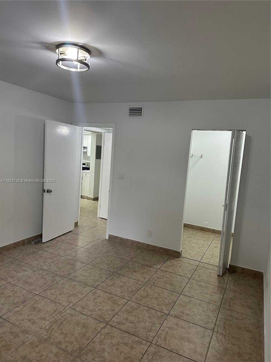 Small Image of 8100 GENEVA CT #142, Doral Number 3