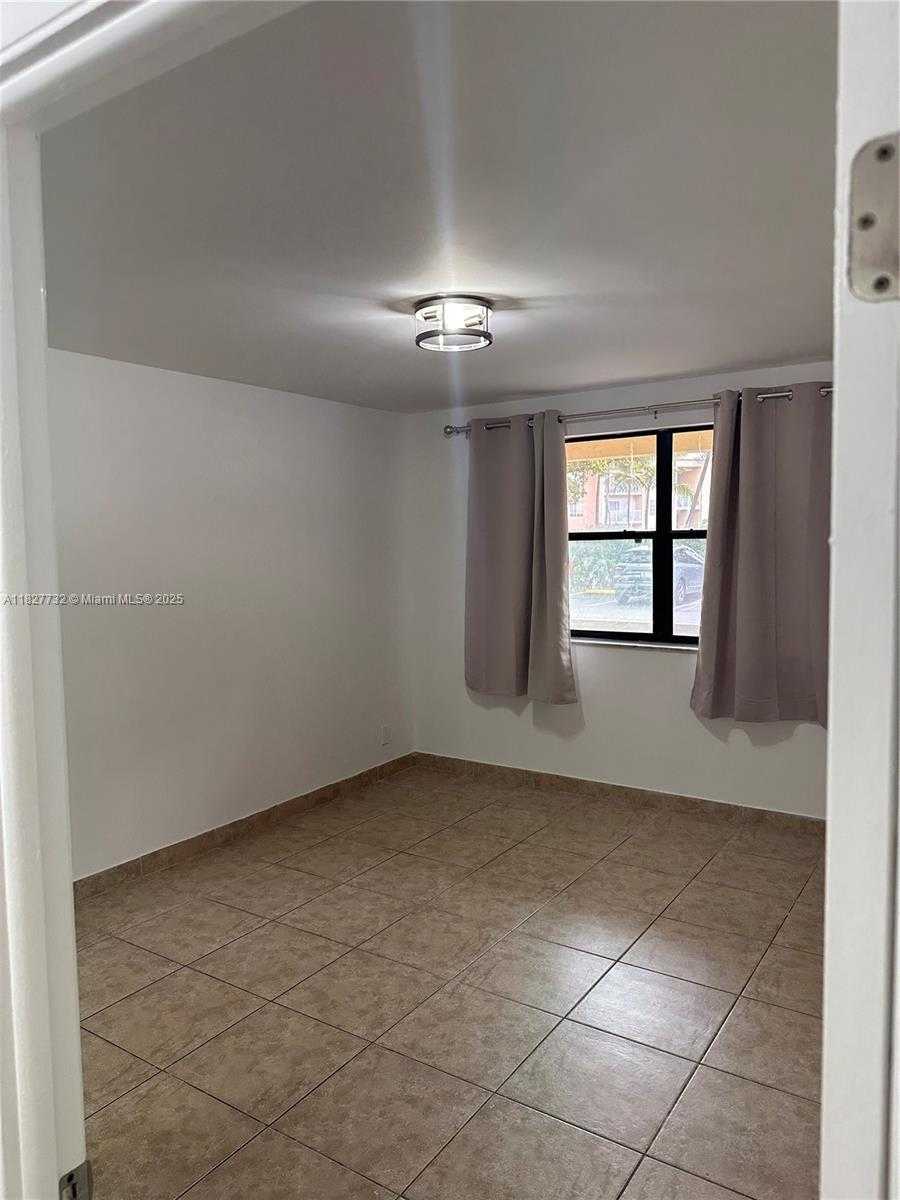 Small Image of 8100 GENEVA CT #142, Doral Number 5