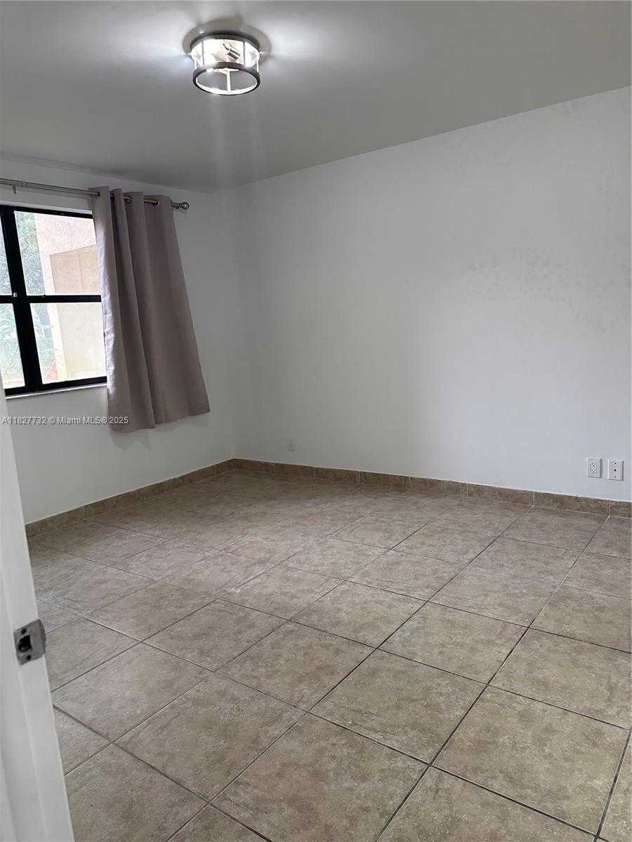 Small Image of 8100 GENEVA CT #142, Doral Number 9