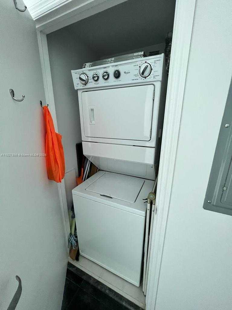 Small Image of 60 SOUTH WEST 13TH ST #3407, Miami Number 22
