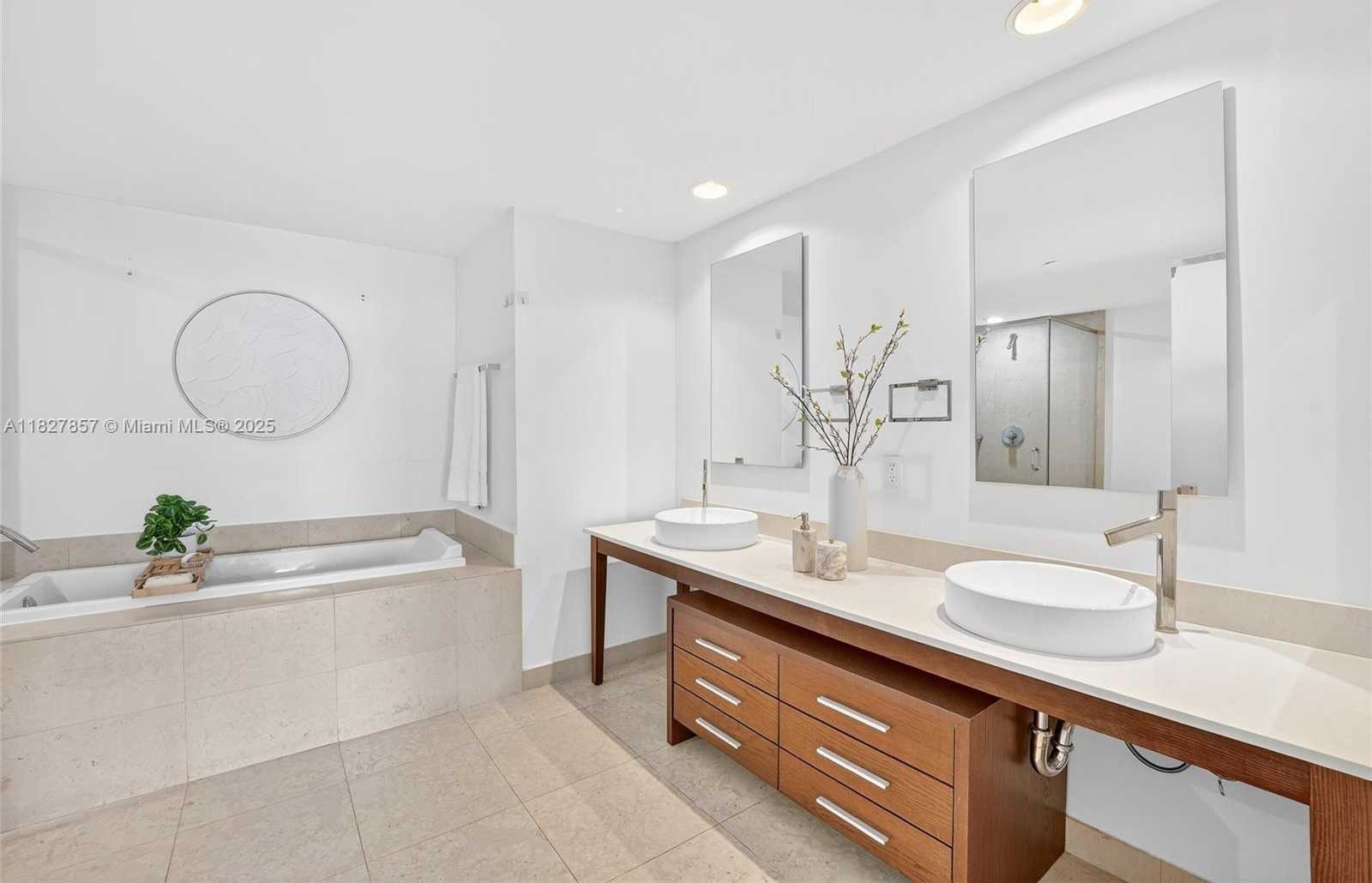 Small Image of 495 BRICKELL AVE #3901, Miami Number 25