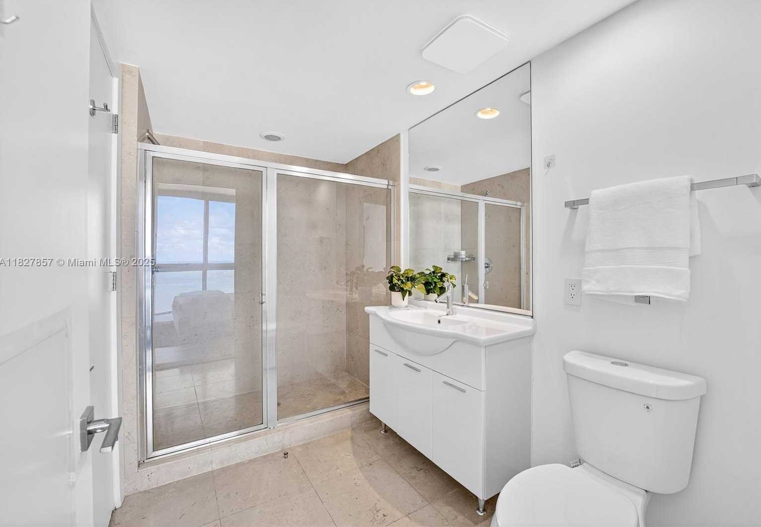Small Image of 495 BRICKELL AVE #3901, Miami Number 37
