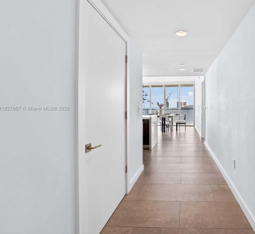 Small Image of 495 BRICKELL AVE #3901, Miami Number 7