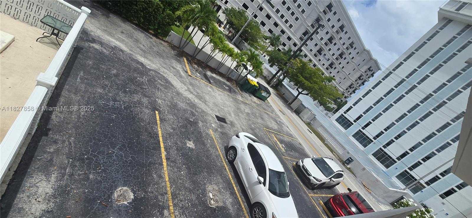 Small Image of 1235 MARIPOSA AVE #8, Coral Gables Number 26