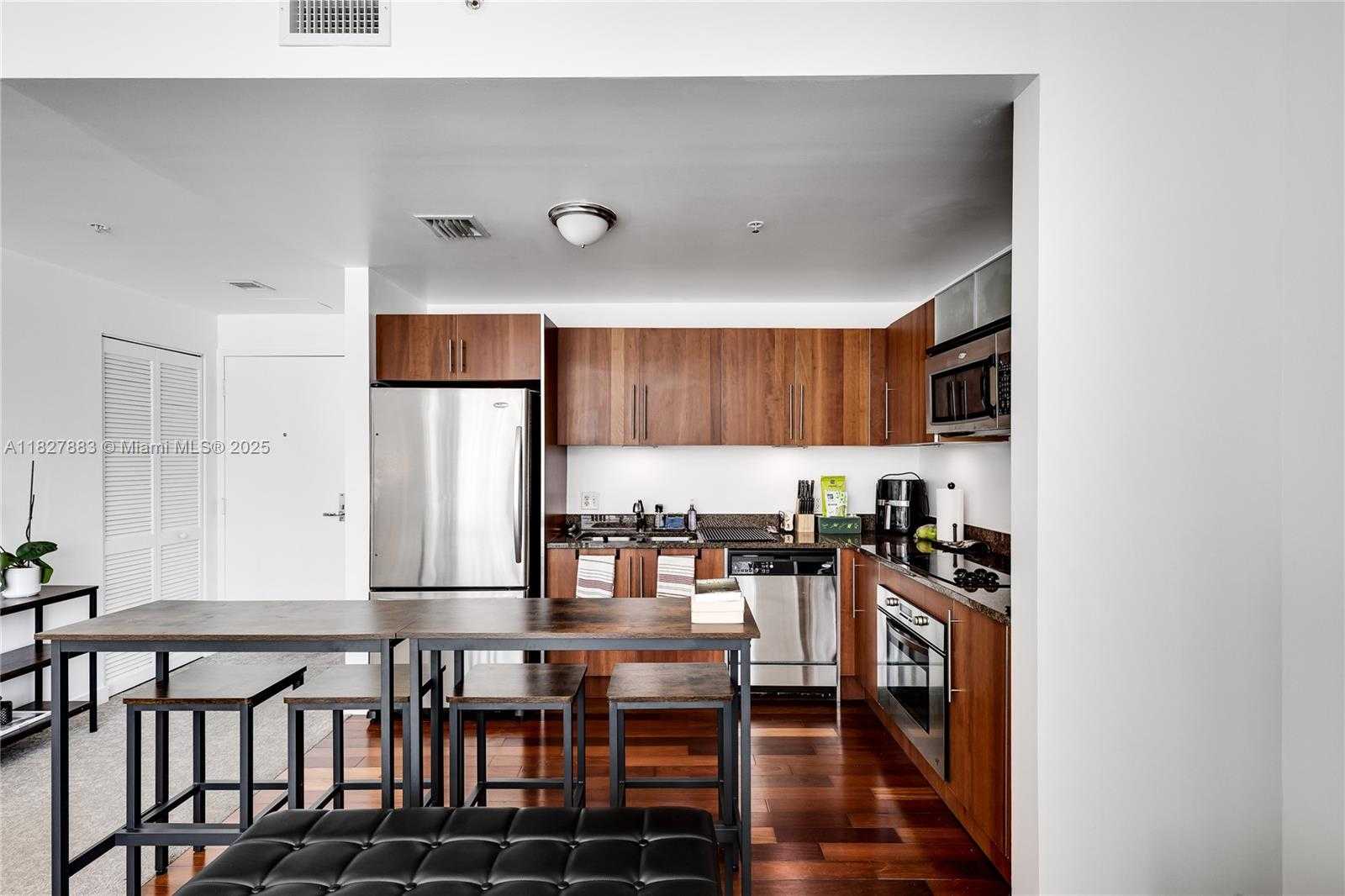 Small Image of 300 SOUTH BISCAYNE BLVD #T-1403, Miami Number 11