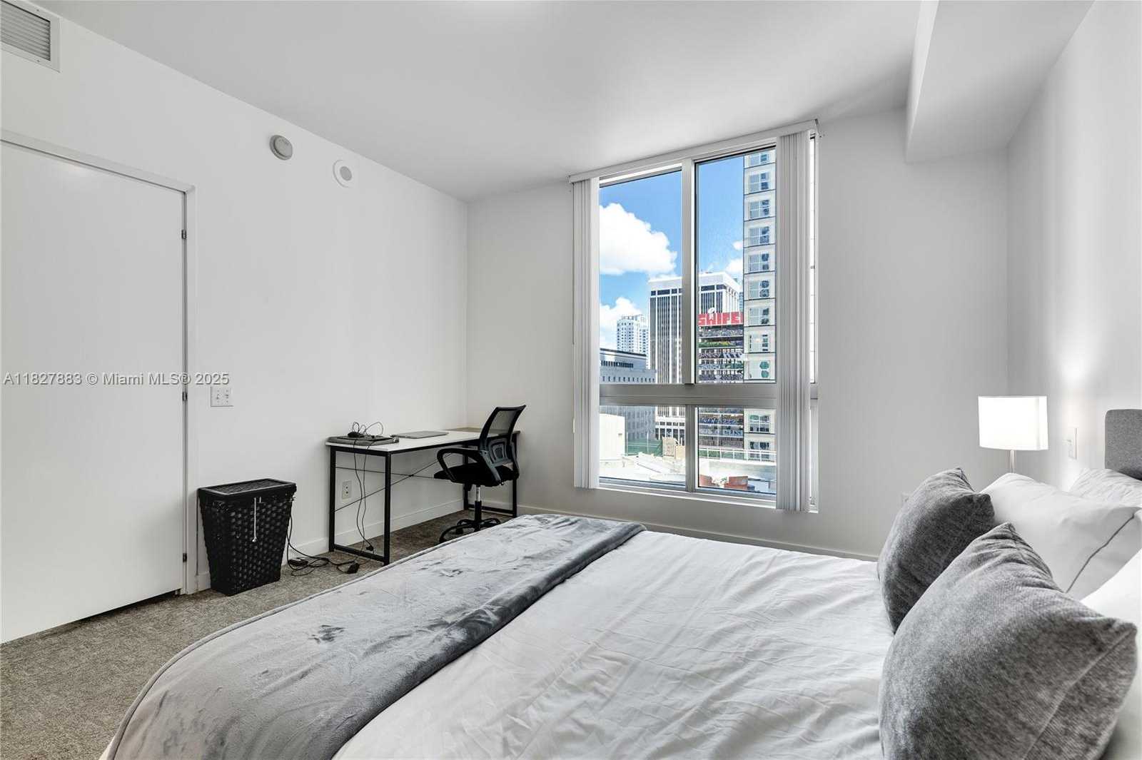 Small Image of 300 SOUTH BISCAYNE BLVD #T-1403, Miami Number 14