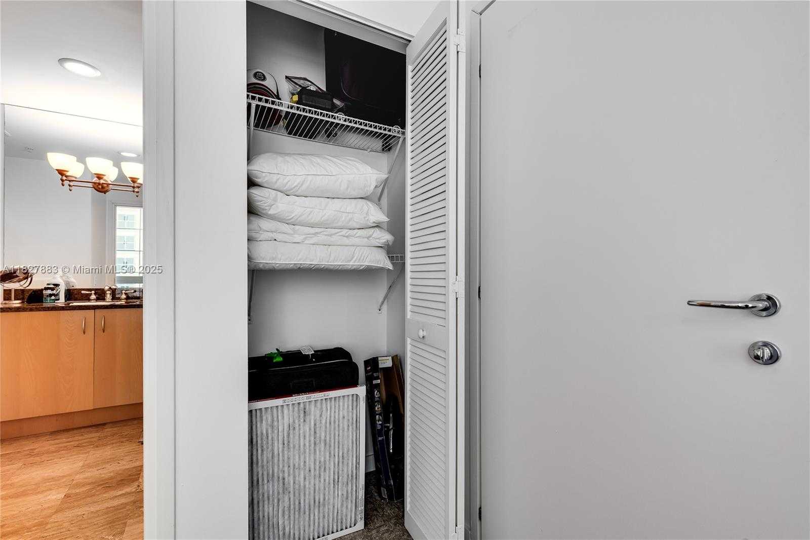 Small Image of 300 SOUTH BISCAYNE BLVD #T-1403, Miami Number 18