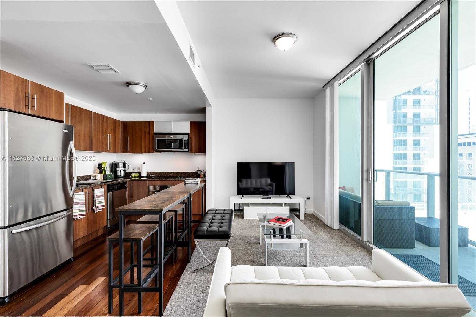 Small Image of 300 SOUTH BISCAYNE BLVD #T-1403, Miami Number 3