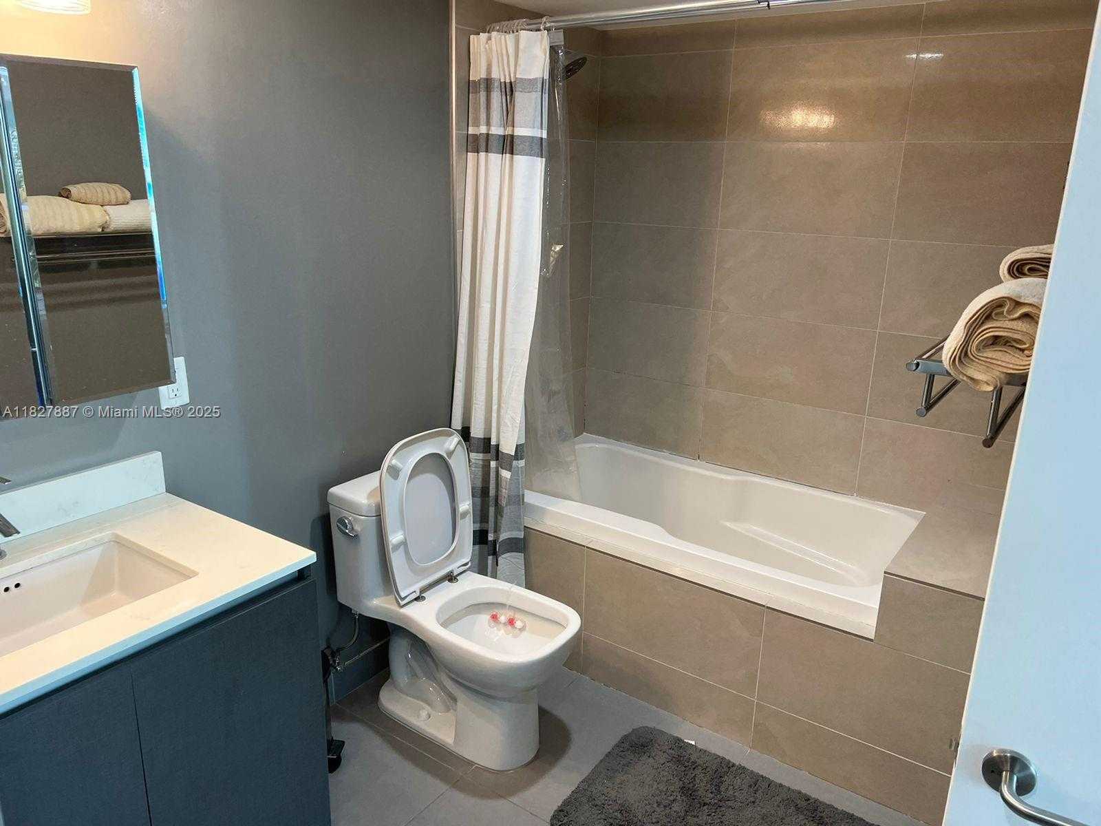 Small Image of 6620 INDIAN CREEK DR #402, Miami Beach Number 18
