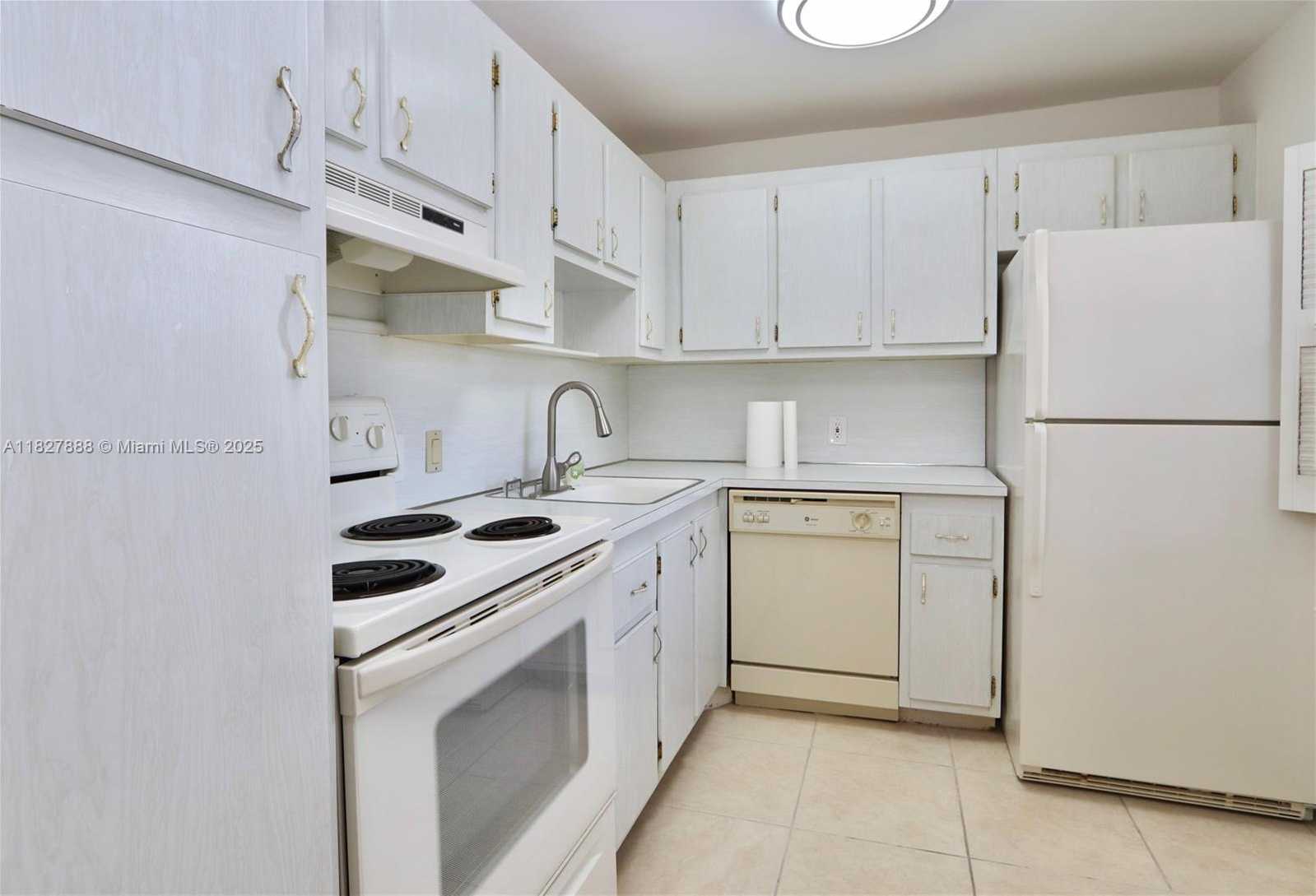 Small Image of 3475 NORTH COUNTRY CLUB DRIVE #501, Aventura Number 11