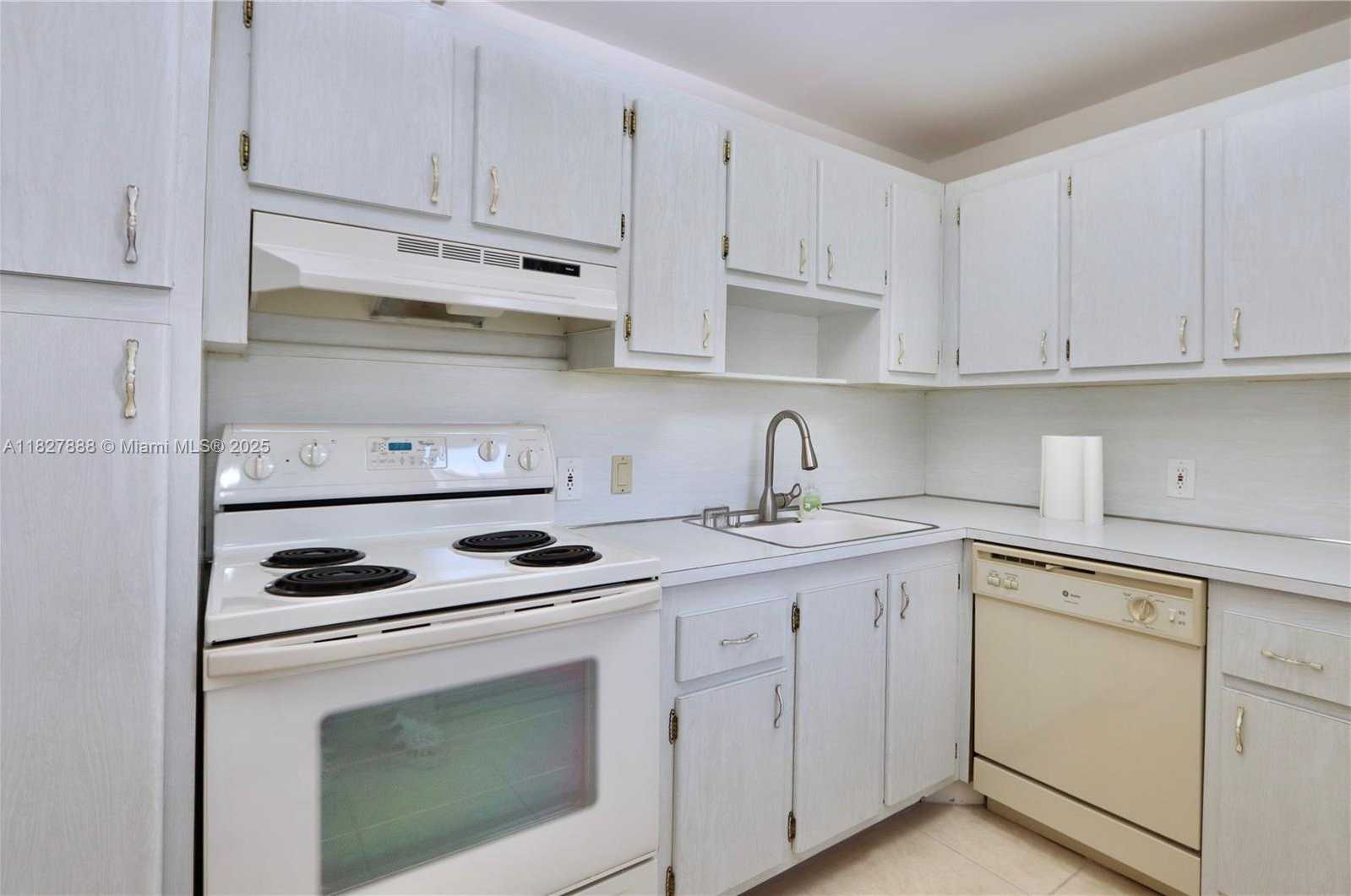 Small Image of 3475 NORTH COUNTRY CLUB DRIVE #501, Aventura Number 12