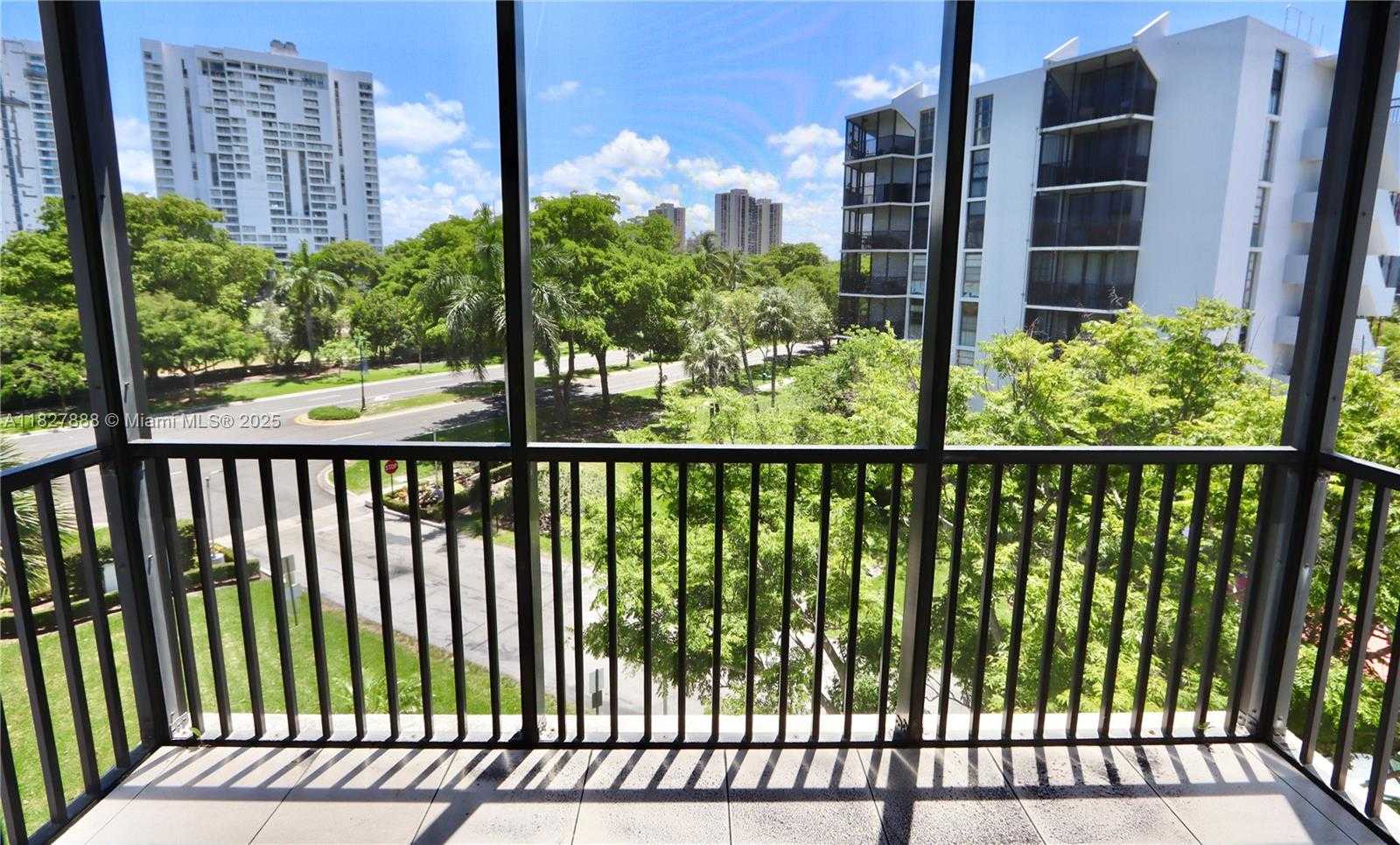 Small Image of 3475 NORTH COUNTRY CLUB DRIVE #501, Aventura Number 32