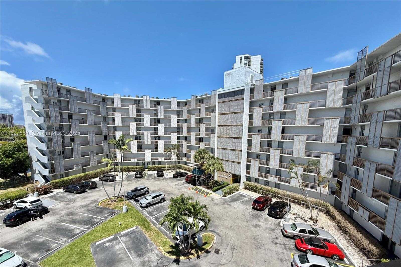 Small Image of 3475 NORTH COUNTRY CLUB DRIVE #501, Aventura Number 34