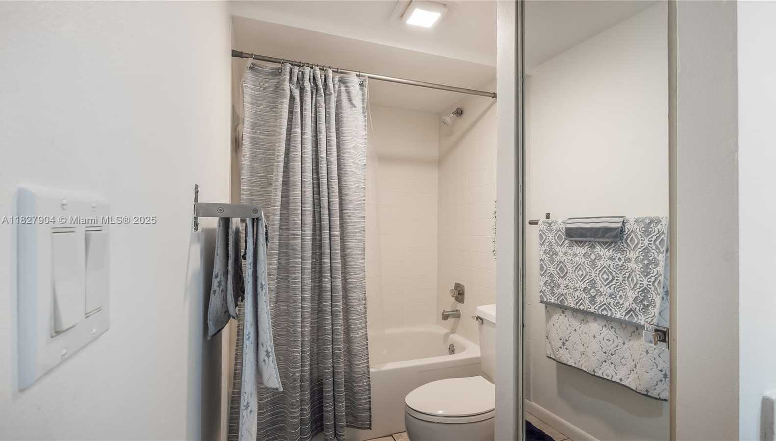 Small Image of 9109 SOUTH WEST 20TH ST, Davie Number 14