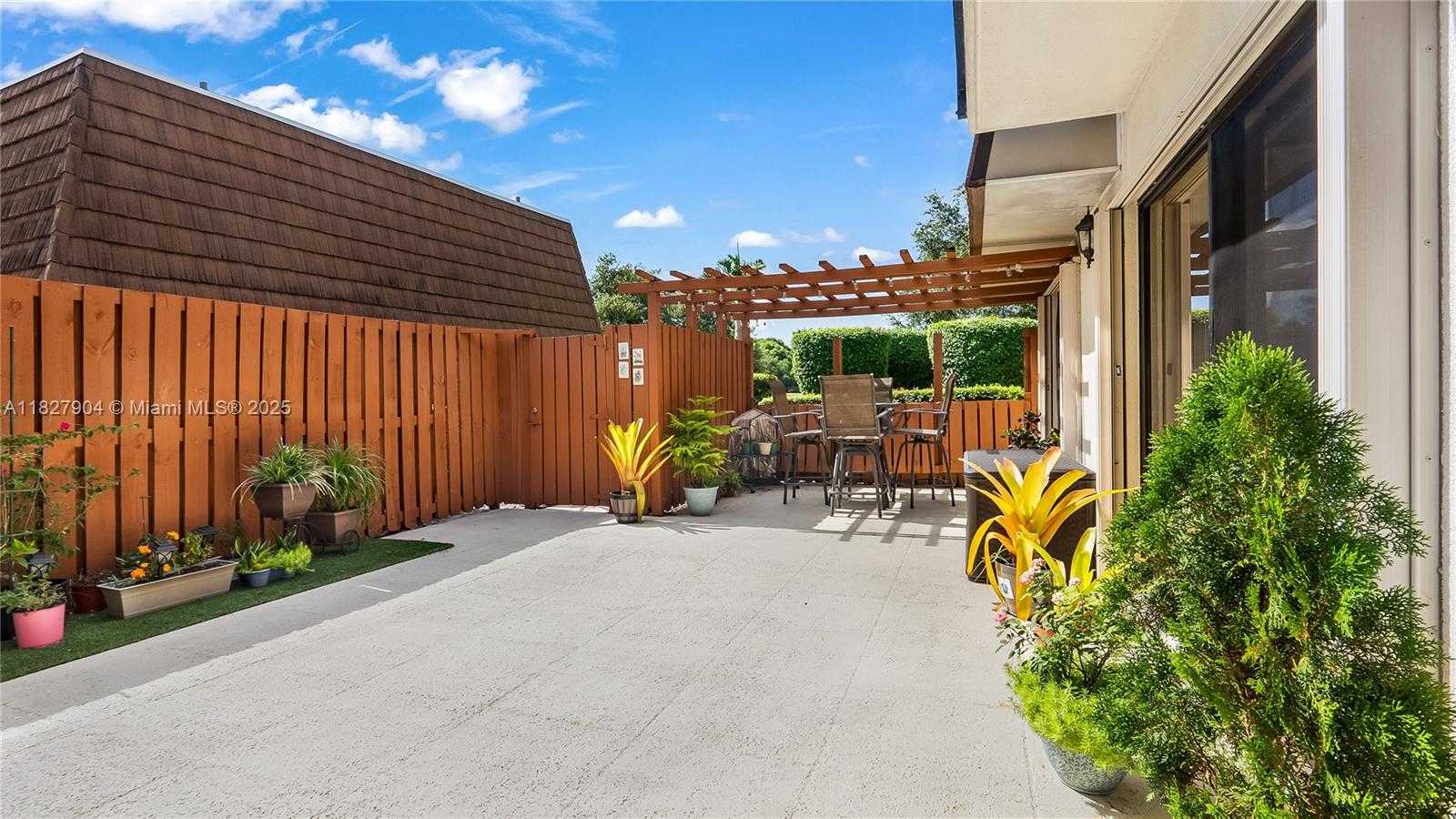 Small Image of 9109 SOUTH WEST 20TH ST, Davie Number 25
