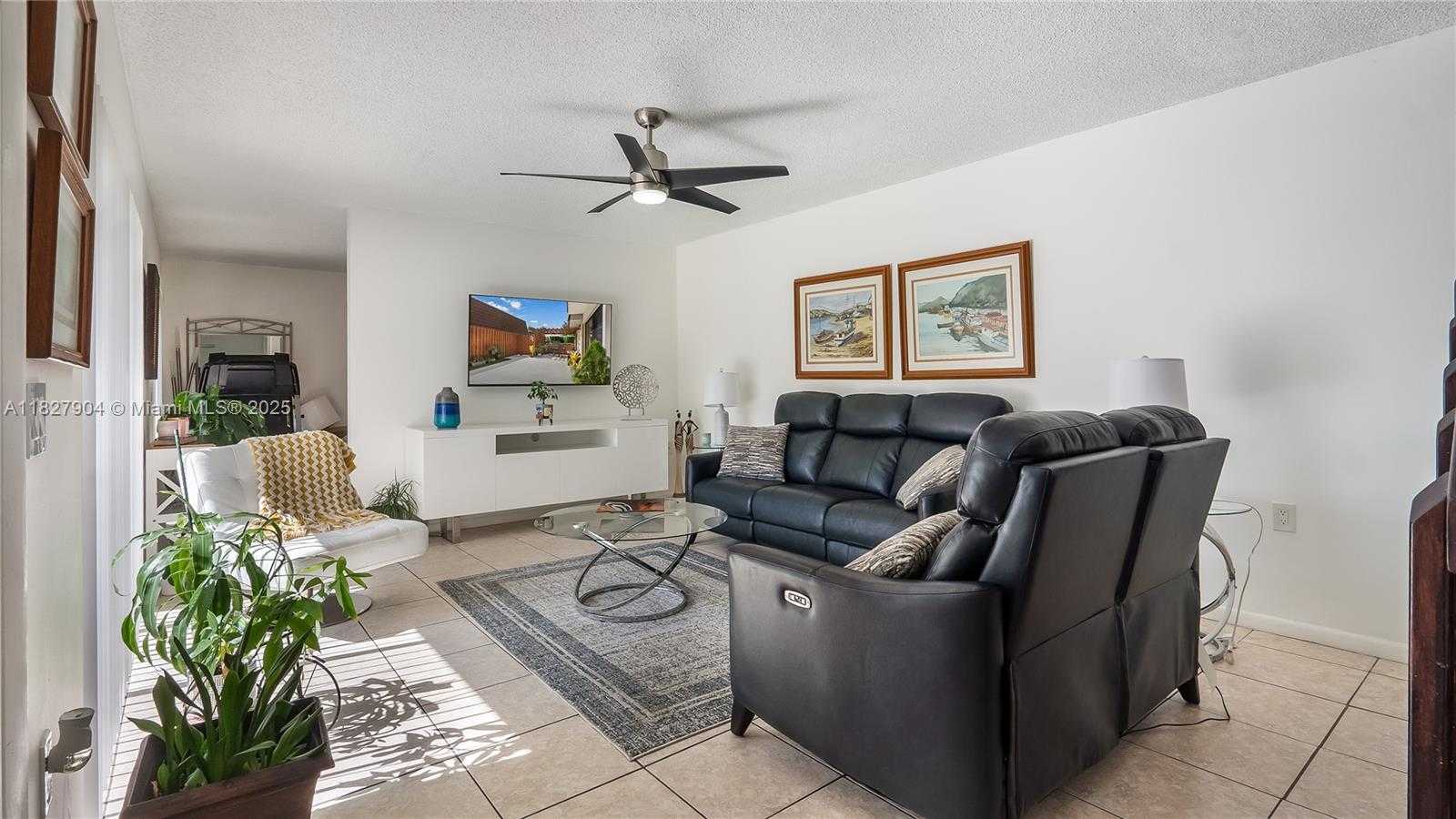 Small Image of 9109 SOUTH WEST 20TH ST, Davie Number 3