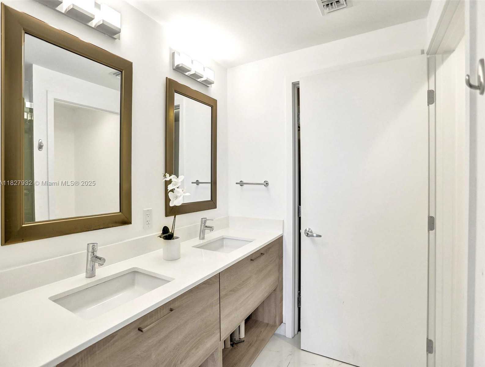 Small Image of 16385 BISCAYNE BLVD #403, North Miami Beach Number 10