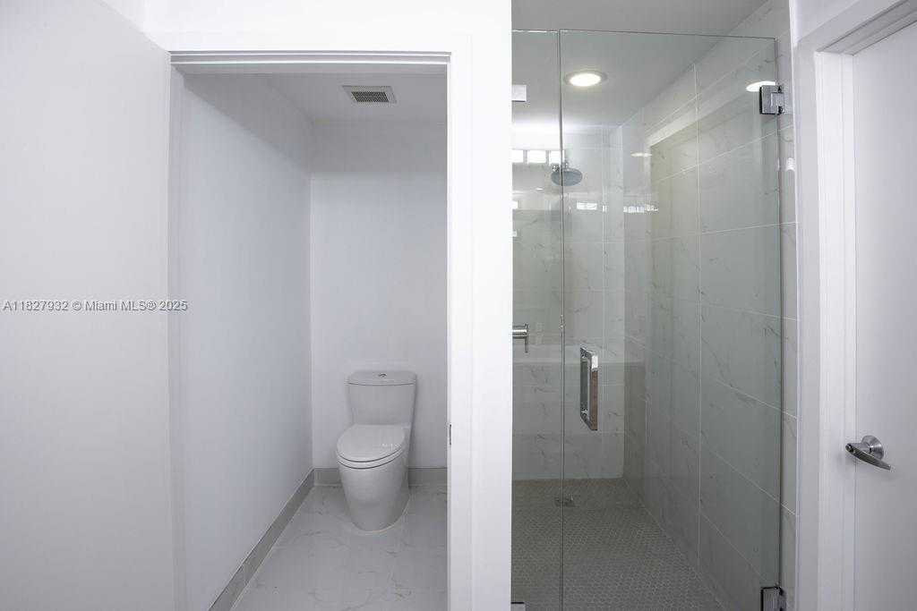 Small Image of 16385 BISCAYNE BLVD #403, North Miami Beach Number 11