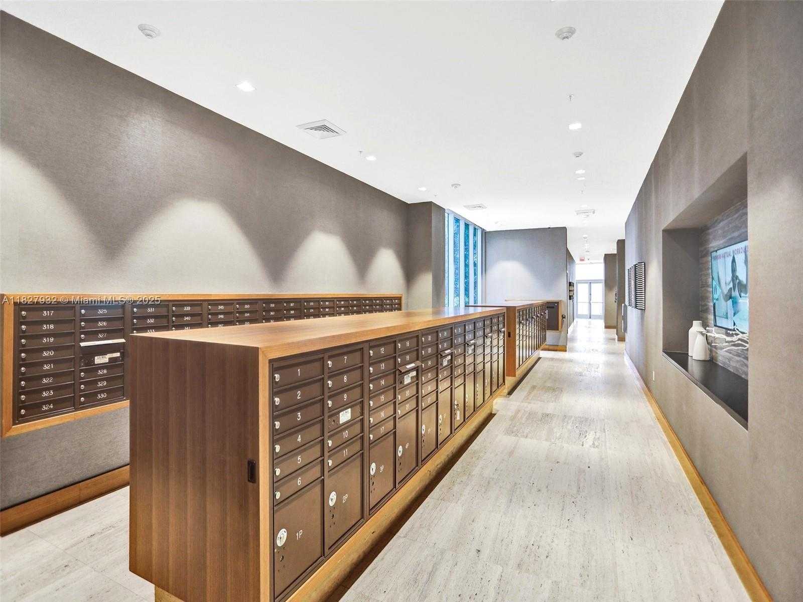 Small Image of 16385 BISCAYNE BLVD #403, North Miami Beach Number 15