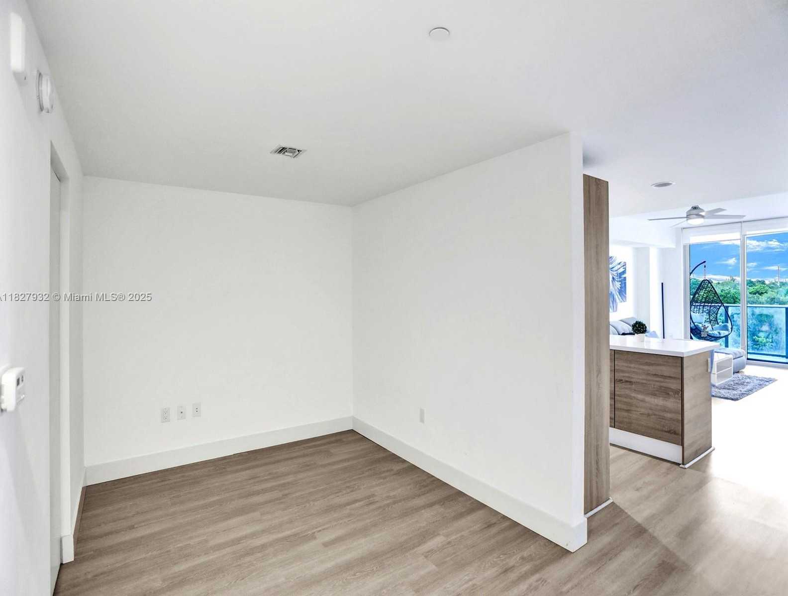 Small Image of 16385 BISCAYNE BLVD #403, North Miami Beach Number 2