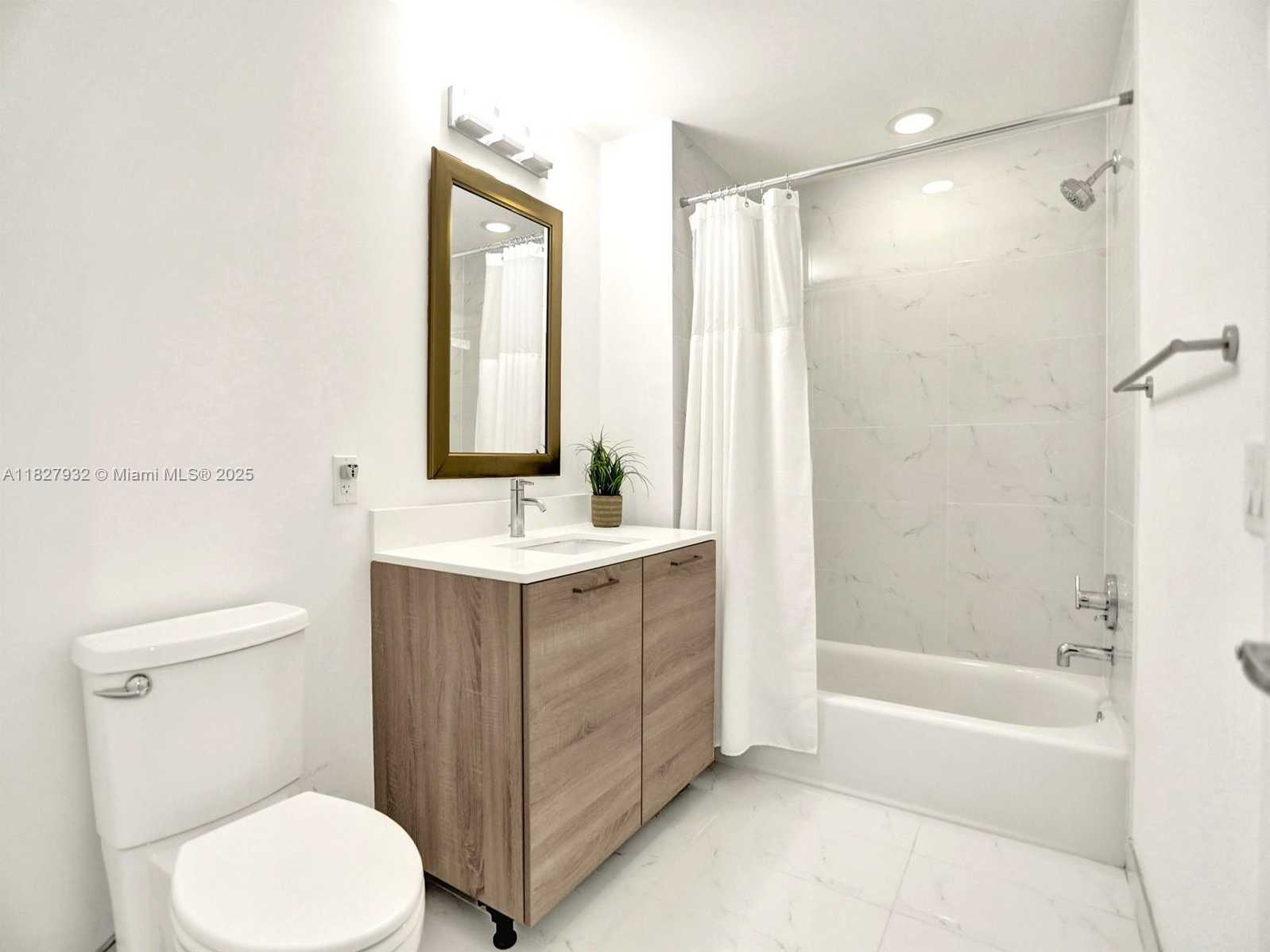 Small Image of 16385 BISCAYNE BLVD #403, North Miami Beach Number 4