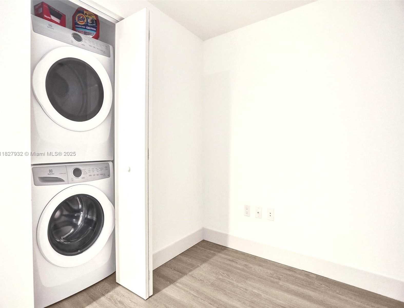 Small Image of 16385 BISCAYNE BLVD #403, North Miami Beach Number 5
