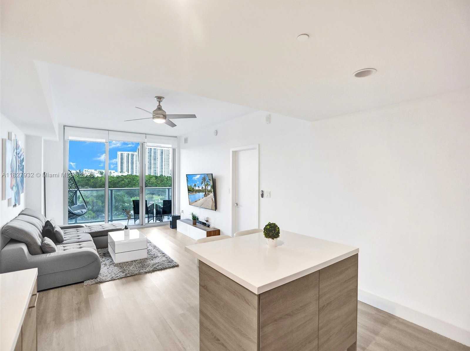 Small Image of 16385 BISCAYNE BLVD #403, North Miami Beach Number 6