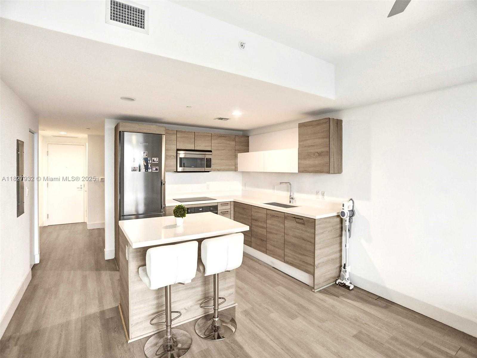 Small Image of 16385 BISCAYNE BLVD #403, North Miami Beach Number 7
