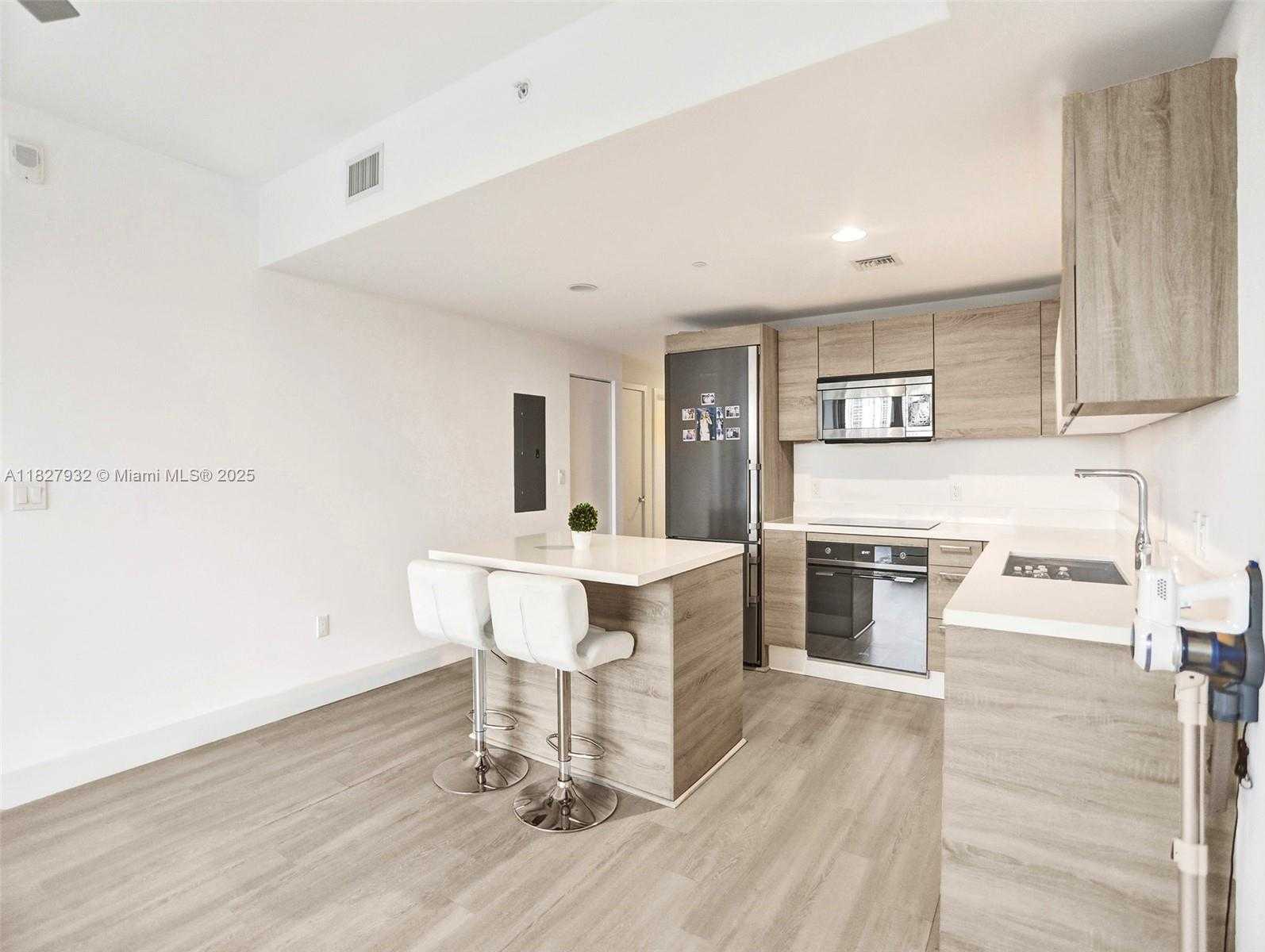 Small Image of 16385 BISCAYNE BLVD #403, North Miami Beach Number 8