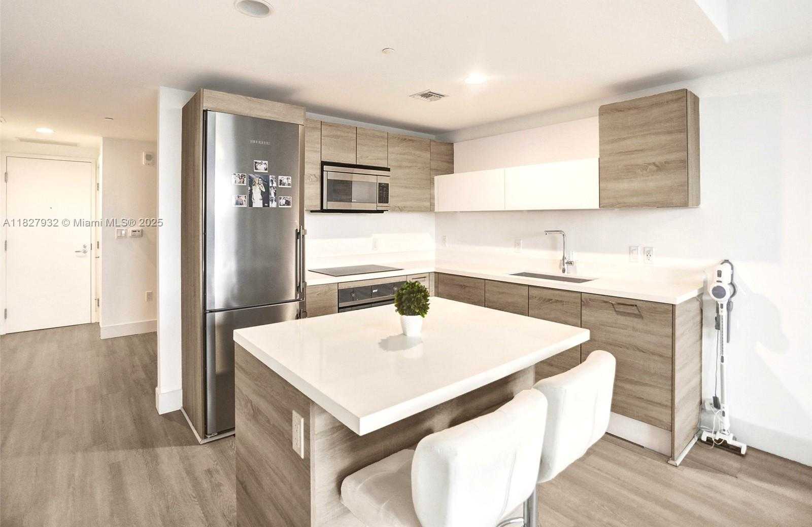 Small Image of 16385 BISCAYNE BLVD #403, North Miami Beach Number 9